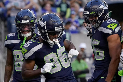 Los jugadores de los Seahawks tras vencer en la semana uno.