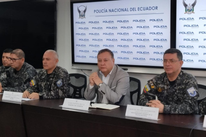 Información. El ministro del Interior Juan Zapata y el comandante de la Policía Fausto Salinas, durante una rueda de prensa.