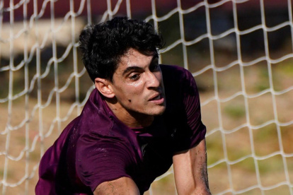 Bono aspira a convertirse en la figura del partido desde el arco.