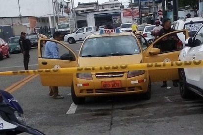 Violencia. En este vehículo se movilizaba Juan Carlos Torres, de 52 años, cuando fue asaltado y agredido.