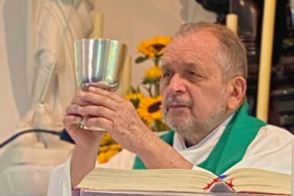 Transición. El reconocimiento al padre José Luis es por su espíritu apostólico y de solidaridad.