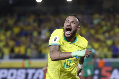 AME7813. BELÉM (BRASIL), 08/09/2023.- Neymar de Brasil celebra un gol hoy, en un partido de las Eliminatorias Sudamericanas para la Copa Mundial de Fútbol 2026 entre Brasil y Bolivia en el estadio estatal Jornalista Edgar Augusto Proença en Belém (Brasil). EFE/ Sebastiao Moreira