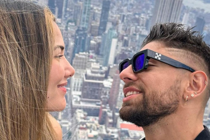 Alejandra Jaramillo con su novio