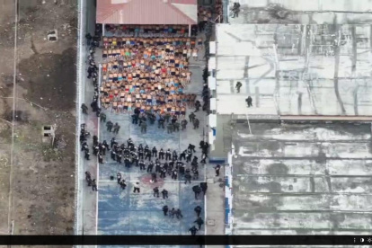 Agentes policiales y militares realizan operativo en dos cárceles