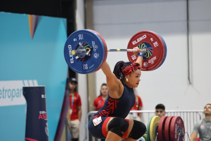 Neisi tuvo que levantar 155 kg en la modalidad de arranque.