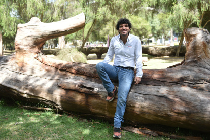 El quiteño de 48 años busca financiamiento para culminar el reto de ascender a las 14 cumbres más altas del mundo