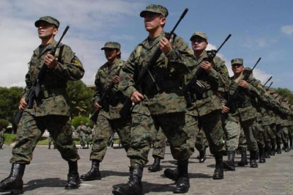 Los beneficiarios obtendrán formación en combate, seguro de salud y vida, así como oportunidades de capacitación.