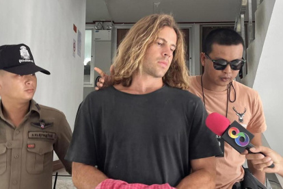 Daniel Sancho durante su trasladado a la carcel Koh Samui