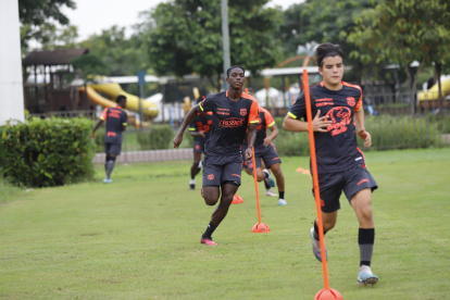 Entrevistas con Pablo Trobianni y el entrenamiento de las formativas de Barcelona, EN EL PARQUE SAMANES, 11 DE MAYO DEL 2023- AMELIA ANDRADE Guayaquil-Ecuador Agencia (Ag-ecpreso)