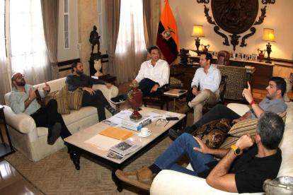 Cita. Álvarez recibió a Yúnez en el despacho del Municipio de Guayaquil.