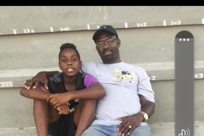 Allen Obando y su padre Carlos, eran los comienzos de su carrera futbolistica.