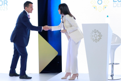Daniel Noboa y Luisa González al cerrar el debate se dieron la mano.