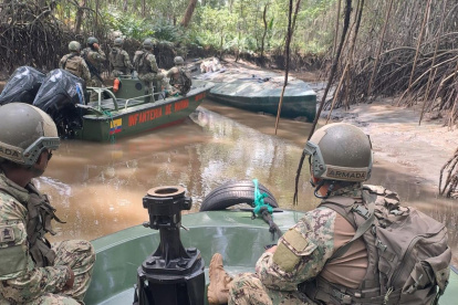 Artefacto. Los militares custodiaron el sumergible que contiene sustancias sujetas a fiscalización.