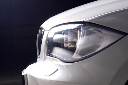 Las luces del auto tienen toda un sistema de cuidados para su cambio o mantenimiento.