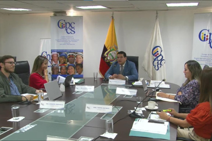 El presidente Vera y el consejero Andrés Fantoni también tuvieron un breve roce.