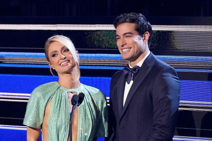 Paris Hilton y Danilo Carrera fungieron como los anfitriones de la gala. El ecuatoriano cautivó a la audiencia con su porte y carisma.