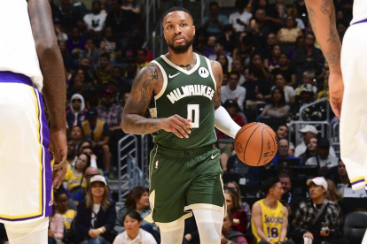 Milwaukee le ganó a los Lakers por 108-97.