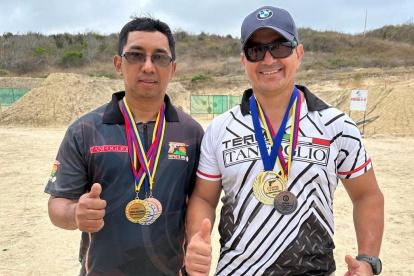 Kléber Ochoa, campeón; (d) y Carlos Robalino (2°), del Invernal Acumulado.