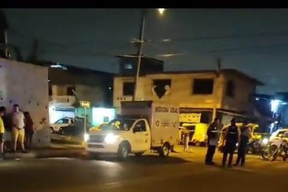Agentes policiales llegaron al punto para trasladar el cadáver