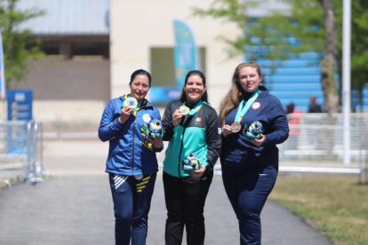 Diana Durango (i), en tiro deportivo, se colgó plata y clasificó a Juegos Olímpicos.
