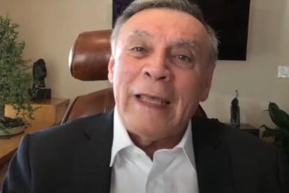 Mahuad fue electo presidente en 1998, pero en el 2000 fue cesado en sus funciones.