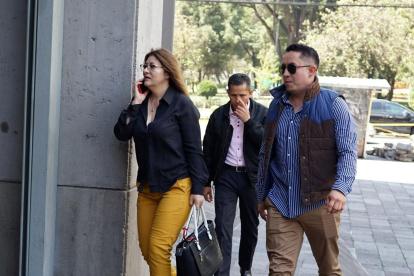 Diligencia. Verónica Saráuz, viuda de Villavicencio, durante una de sus asistencias a la Fiscalía.