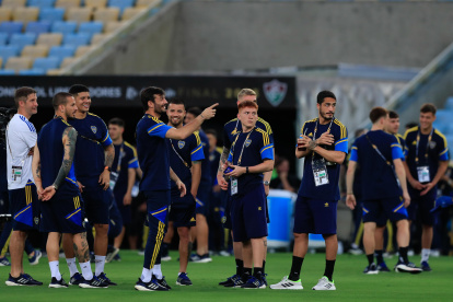 AME3927. RÍO DE JANEIRO (BRASIL), 03/11/2023.- Jugadores de Boca Juniors hacen reconocimiento de campo previo al partido de la final de la Copa Libertadores ante Fluminense, hoy en el Estadio Maracaná, en Río de Janeiro (Brasil). EFE/ André Coelho