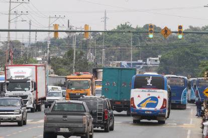 06-11-2023-Semaforos en la via Daule