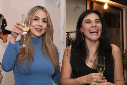 Gisella Bayona y Tania Idrovo.