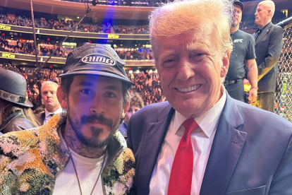 Chito Vera junto a Donald Trump en el UFC 295
