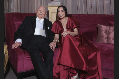 La cumpleañera junto a su esposo, Esteban Quirola.