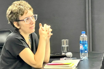 Escritora. Paloma es profesora de letras, en Brasil.