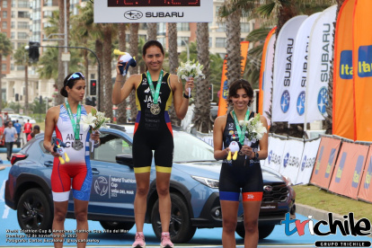 Paula Jara (c) confirmó su potencial en la Copa Panamericana de Triatlón.