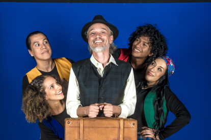 Teatro. Cinco actores participan en la obra ‘Platero y nosotros’.