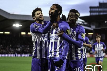 Los jugadores del Brighton celebran la victoria de este sábado 25 de noviembre en la Premier League.