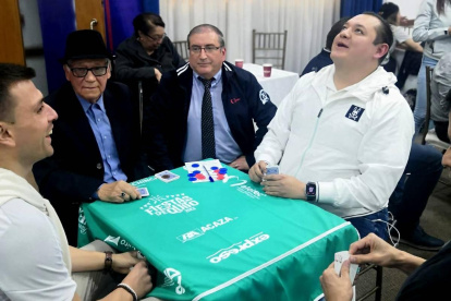 La primera fase se desarrolla en series conformadas por cuatro parejas.