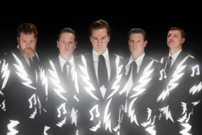 Foto promocional de la banda de su tour The Death of Randy Fitzsimmons, del disco del mismo nombre.