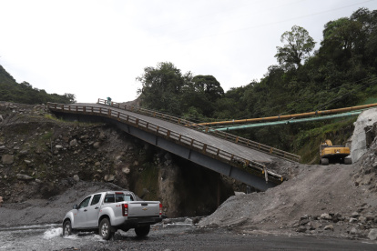 Seguridad. Los vehículos tienen que atravesar el afluente, en días de lluvia se imposibilita el acceso.