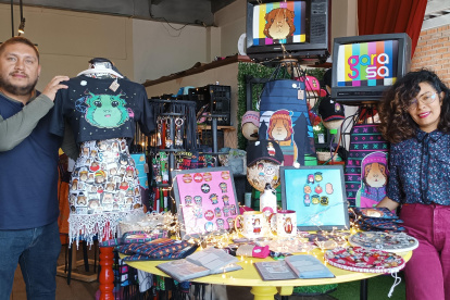 Cristóbal Cajas y Verónica Molina impulsan a través de su marca ‘Garasa’ y su personaje el cuy la cultura e identidad cuencana.