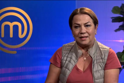 La madre del fallecido presentador de televisión, Efraín Ruales, abandonó la competencia