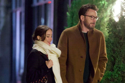 Chris Evans y Alba Baptista caminando por las calles frías de Nueva York.