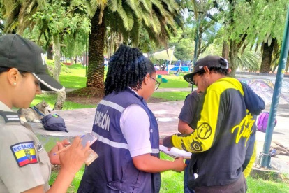 En Ecuador, la Policía Nacional ha iniciado un registro de migrantes en el país con miras a las actividades de feriado.