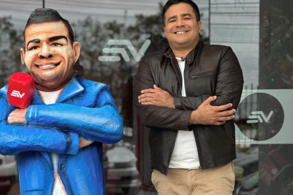 Henry Bustamante junto a su Año viejo.