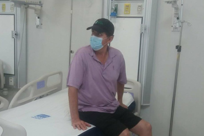 Simón Parra, está peleando el partido más duro de su vida.