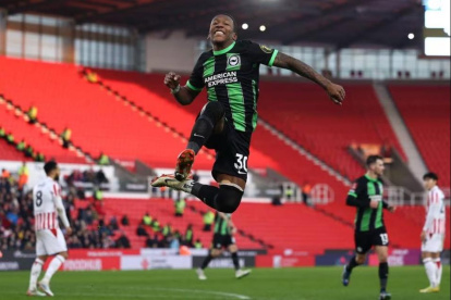 Pervis Estupiñán volvió a anotar un golazo con Brighton