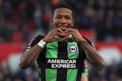 El esmeraldeño celebra tras anotar el sábado uno de los cuatro tantos con los que su equipo venció 4-2 al Stoke City, y que le valió ser el mejor del partido.