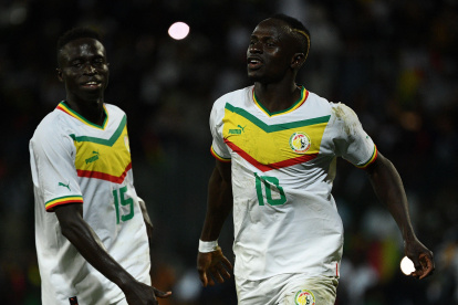 Senegal"s forward Sadio Mane (R) celebrates after scoring a penalt during the friendly football match between Bolivia and Senegal in Orleans, central France, on September 24, 2022. (Photo by Christophe ARCHAMBAULT / AFP) (Photo by CHRISTOPHE ARCHAMBAULT/AFP via Getty Images)