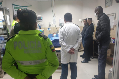 El uniformado fue llevado a una casa de salud para ser analizado