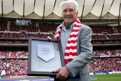 Jorge Griffa recibió un homenaje en vida por Atlético de Madrid
