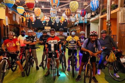 Algunos de los ciclistas del grupo en uno de sus tantos recorridos.